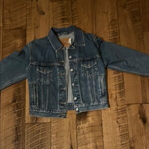 Classic woman’s Levi Jean jacket size small